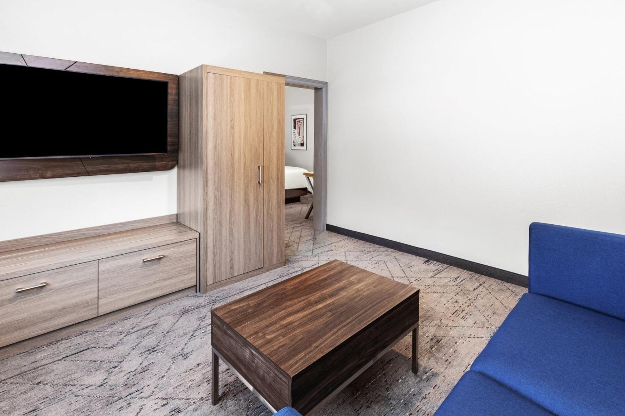 Holiday Inn Express Hotel & Suites Henderson - Traffic Star By Ihg Экстерьер фото
