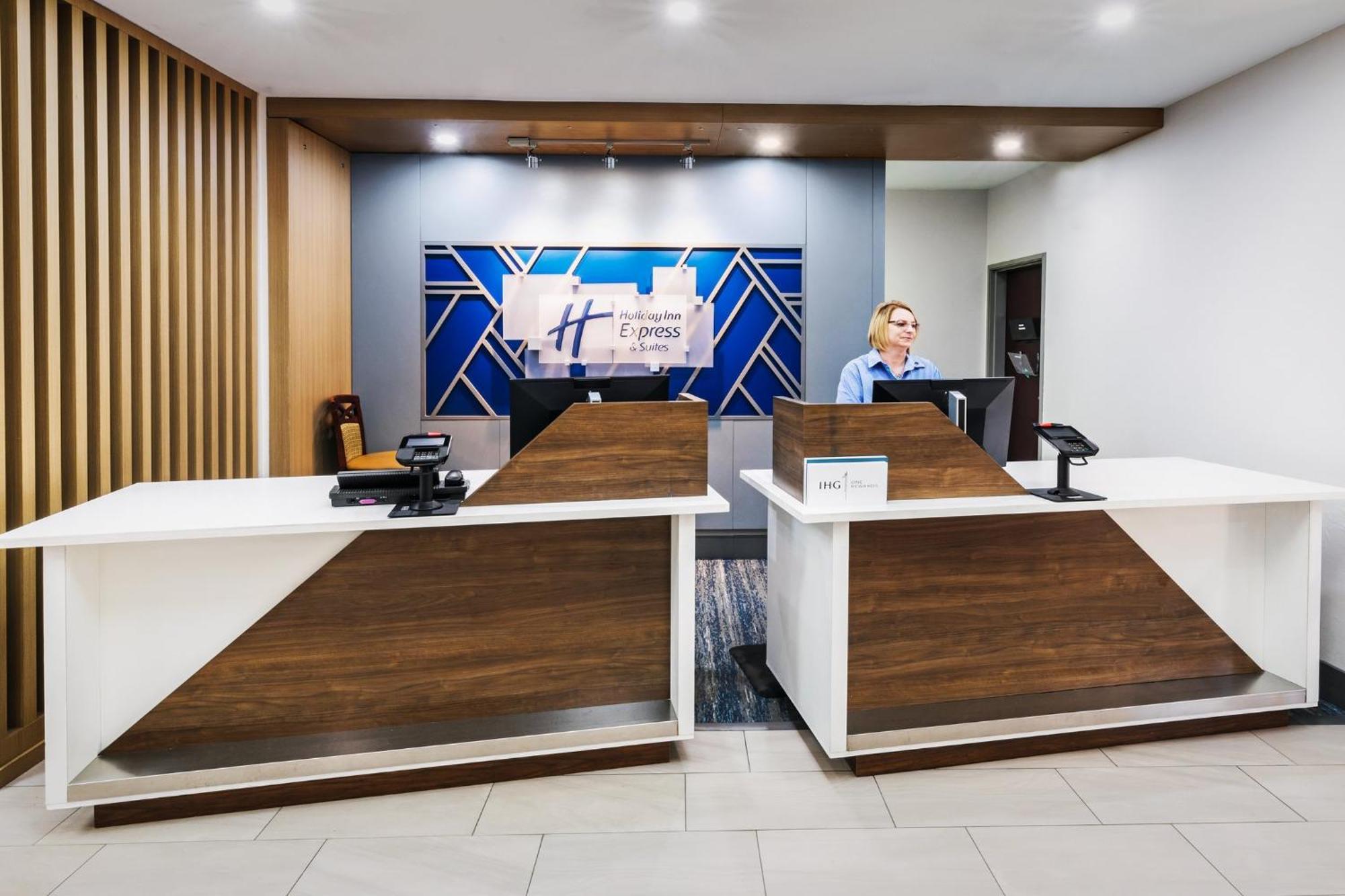 Holiday Inn Express Hotel & Suites Henderson - Traffic Star By Ihg Экстерьер фото