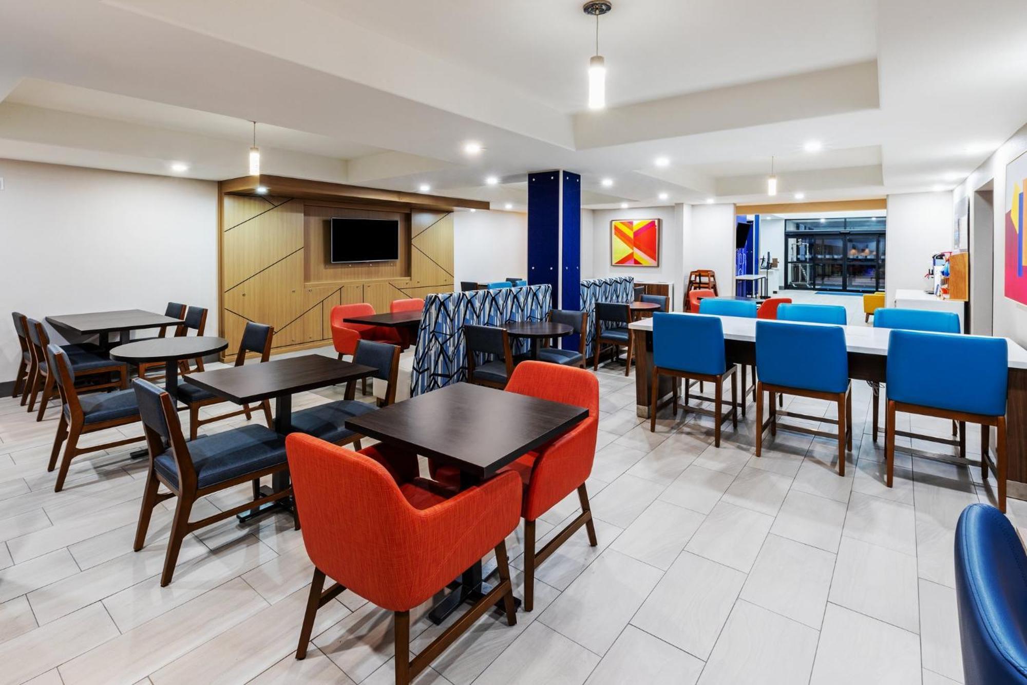 Holiday Inn Express Hotel & Suites Henderson - Traffic Star By Ihg Экстерьер фото