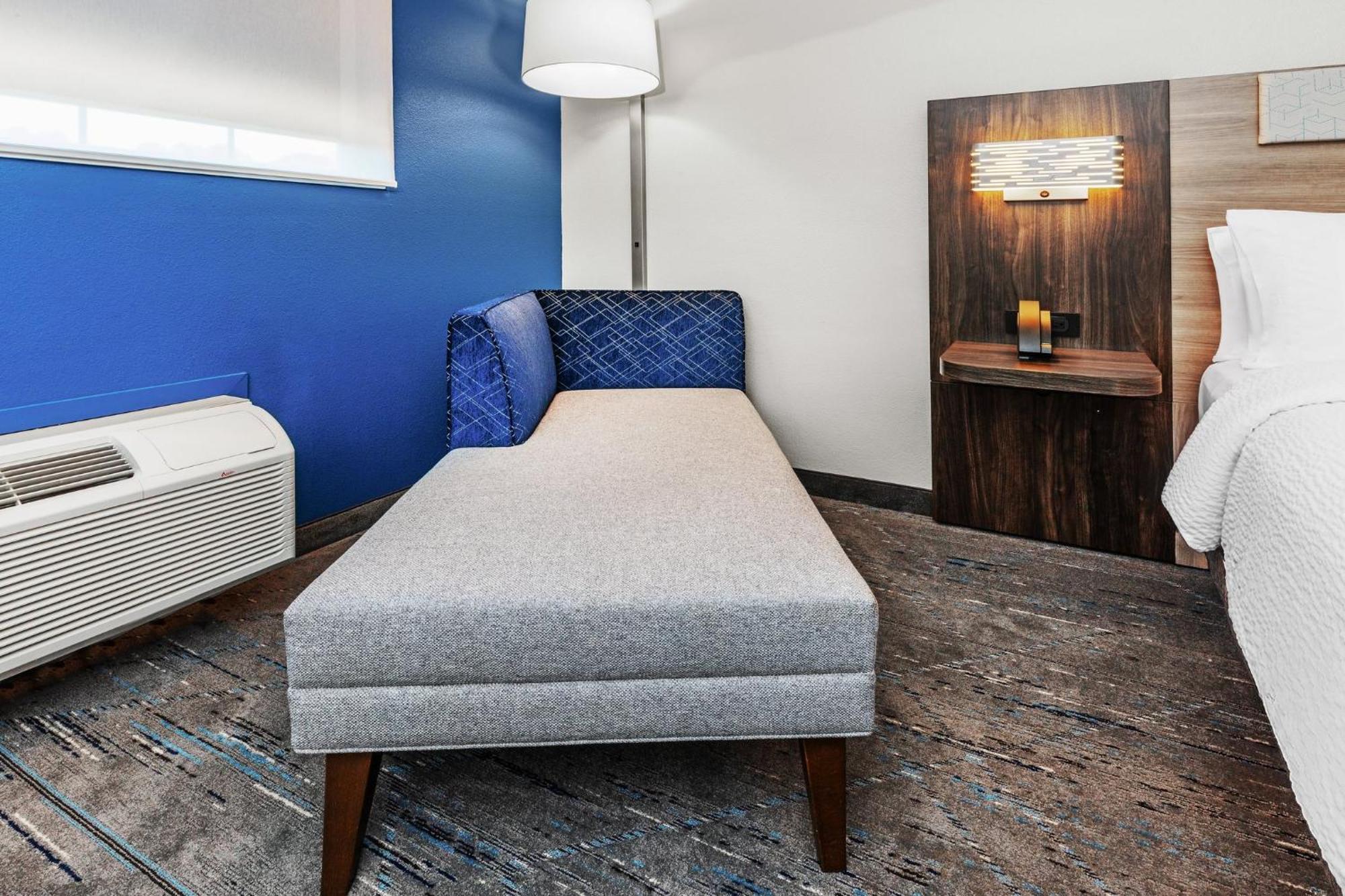 Holiday Inn Express Hotel & Suites Henderson - Traffic Star By Ihg Экстерьер фото