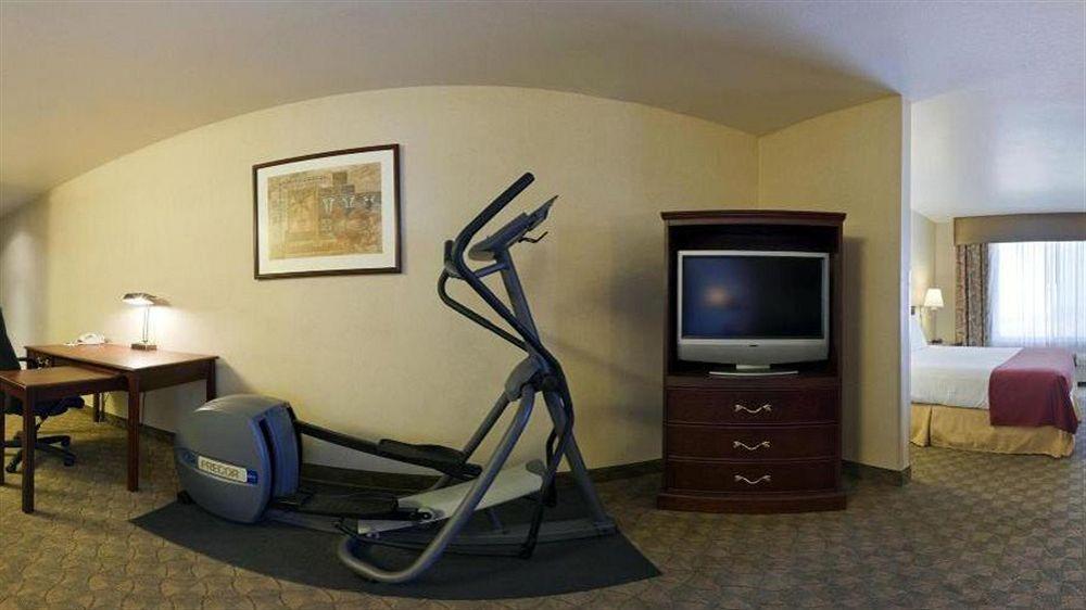 Holiday Inn Express Hotel & Suites Henderson - Traffic Star By Ihg Экстерьер фото