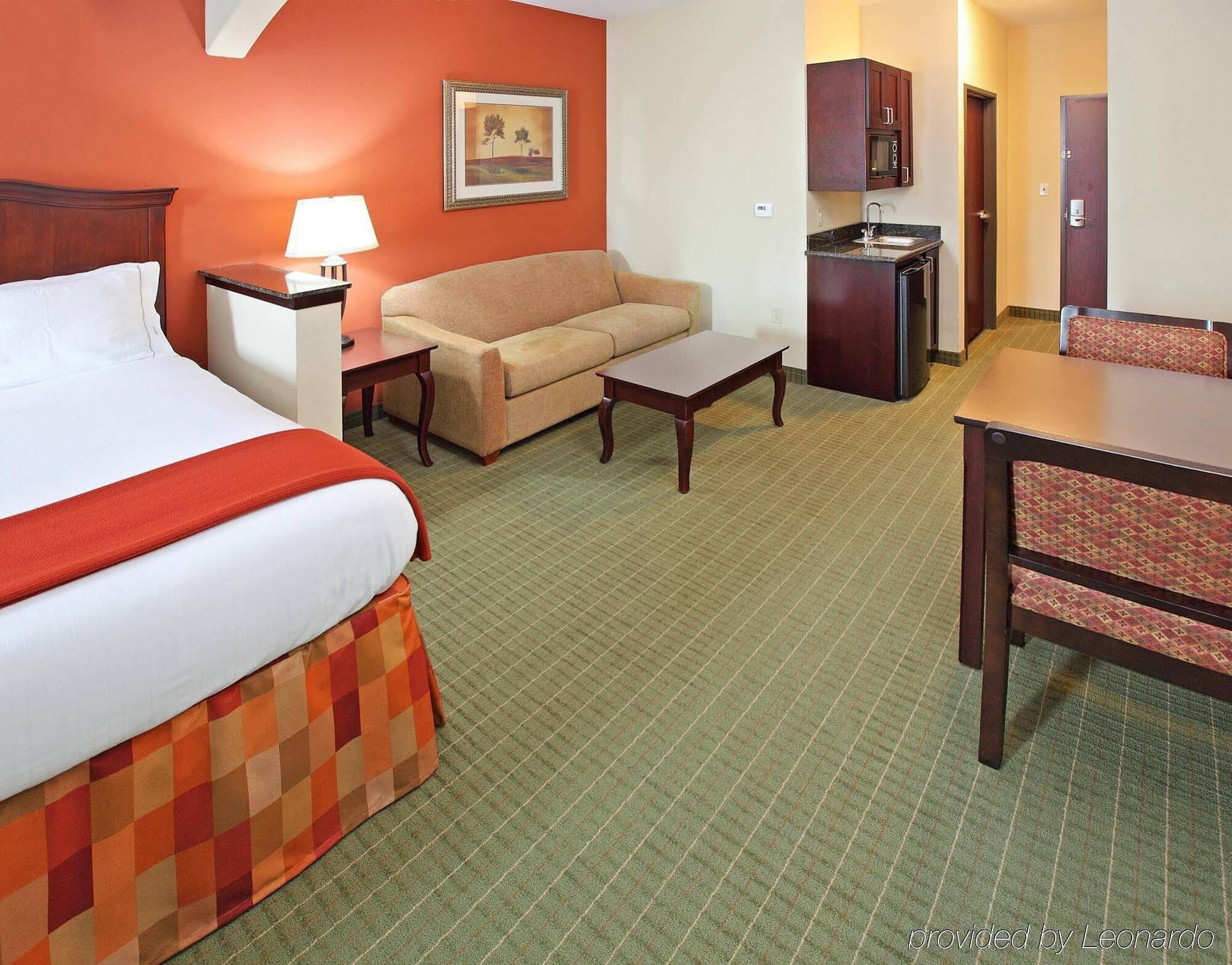 Holiday Inn Express Hotel & Suites Henderson - Traffic Star By Ihg Экстерьер фото